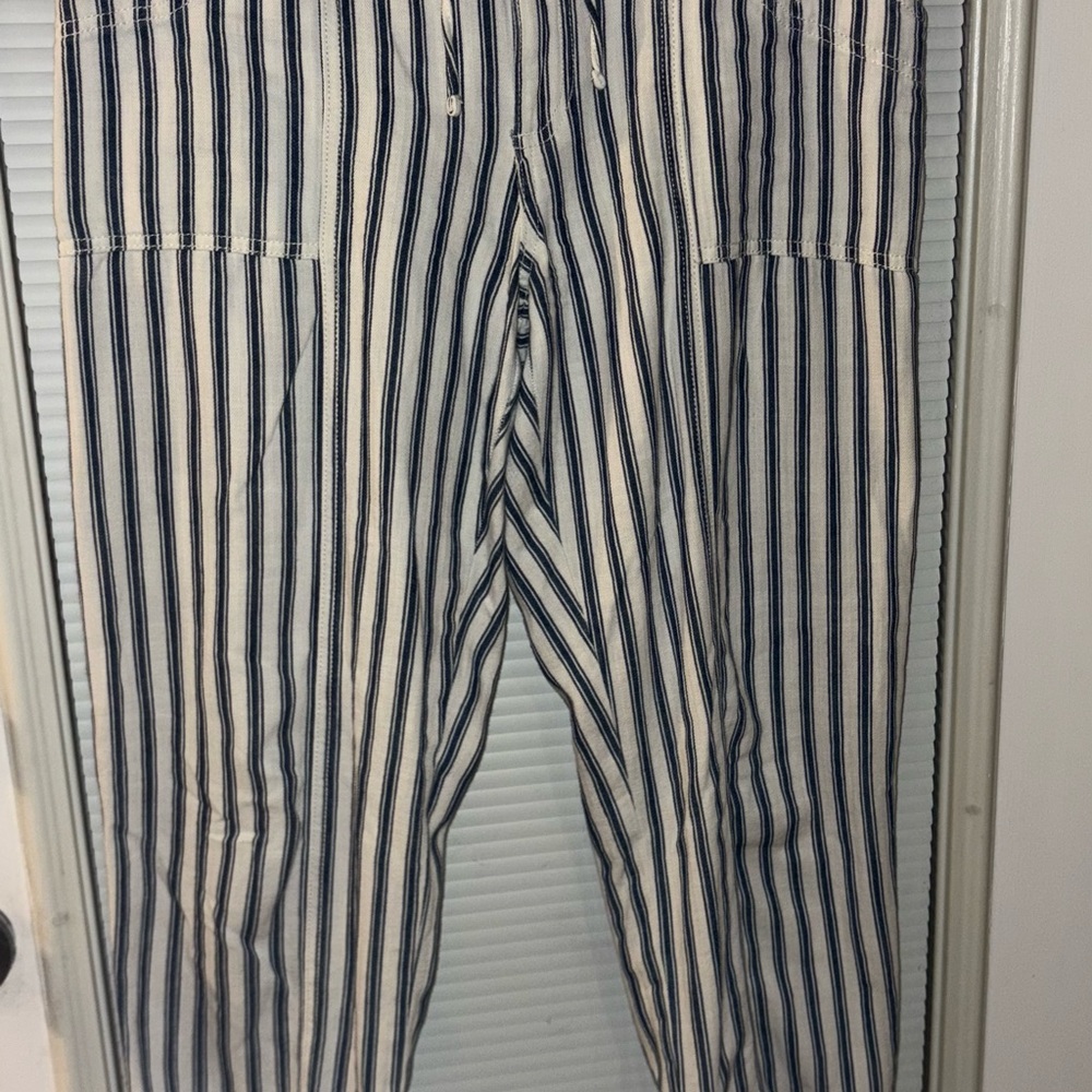 Women’s American Eagle Outfitters Striped Cargo Pants in Navy and White